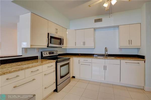 Hollywood, FL 33019,1701 S OCEAN DR  #106