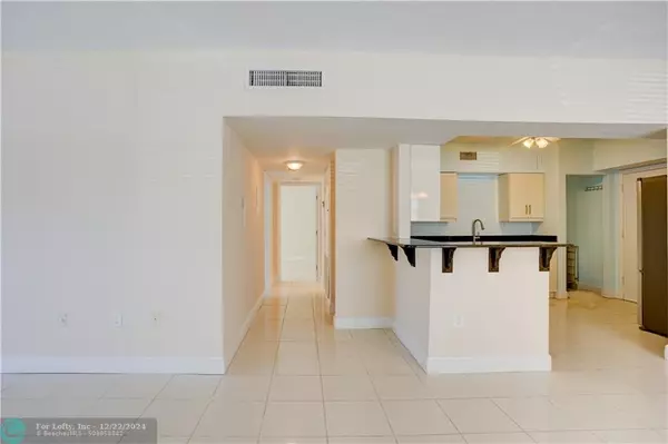 Hollywood, FL 33019,1701 S OCEAN DR  #106