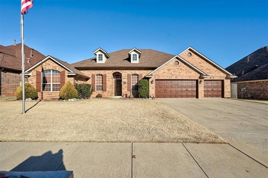 929 Erinova Drive, Yukon, OK 73099