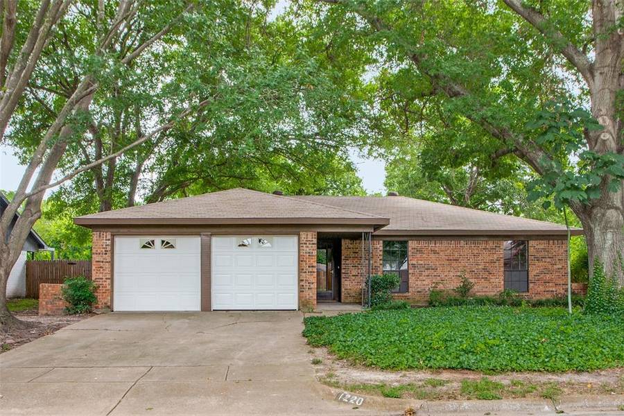 1220 Tobie Layne Street, Benbrook, TX 76126