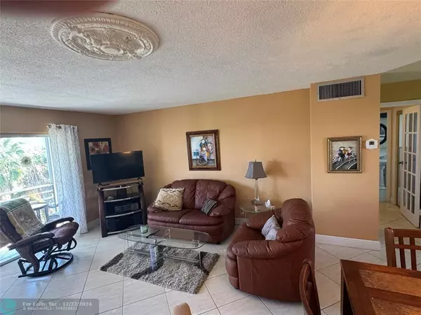 Hallandale Beach, FL 33009,600 NE 14th Ave  #517