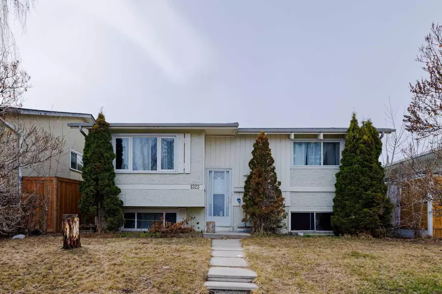 1323 marlyn NE, Calgary, AB t2a 4a1