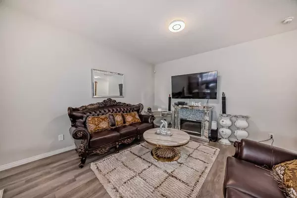 Calgary, AB T3P 1J5,68 Evanscrest PL NW