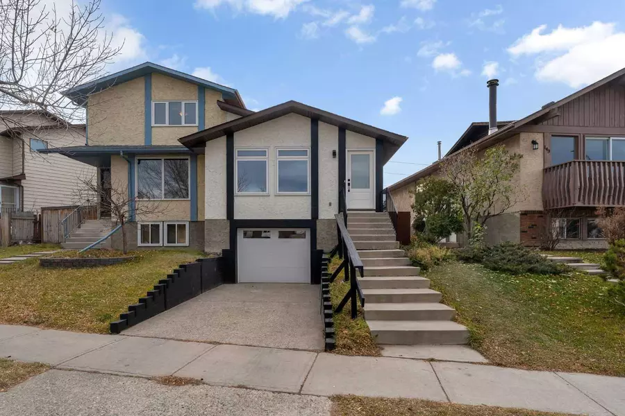 143 Bermuda DR Northwest, Calgary, AB T3K 1H6