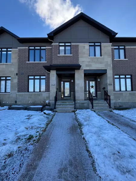 646 Mikinak RD, Manor Park - Cardinal Glen And Area, ON K1K 2G8