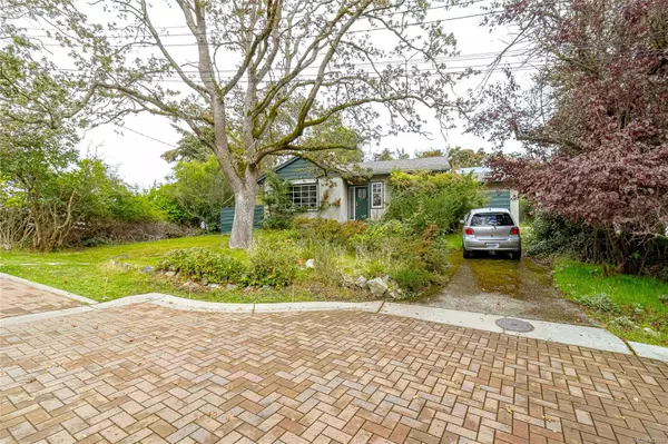 Oak Bay, BC V8R 1M1,2120 Byron St