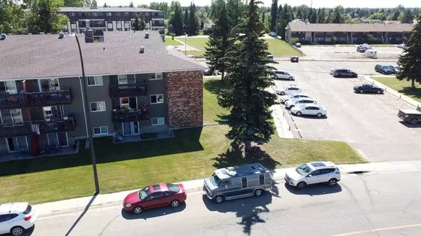 Red Deer, AB T4R 1V3,19 Bennett ST #106