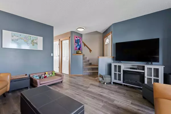 Calgary, AB T3M 1B9,172 Cramond CRES SE