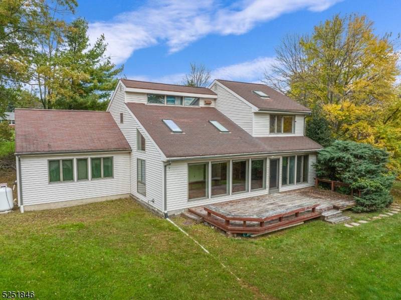 16 Dogwood Dr, Delaware Twp., NJ 08822