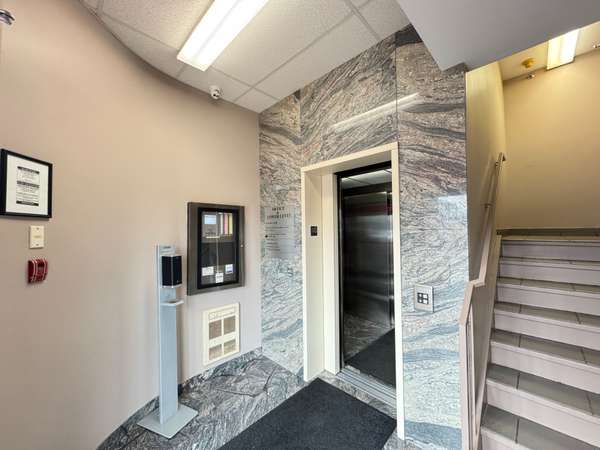 Richmond Hill, ON L4C 0M5,9631 Yonge ST N #203