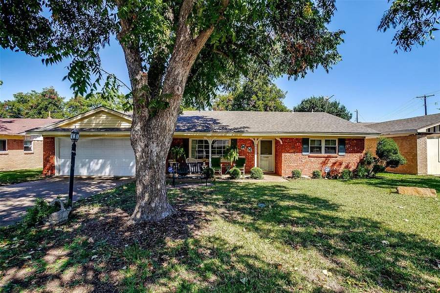 6925 Kingsley Drive, Fort Worth, TX 76134