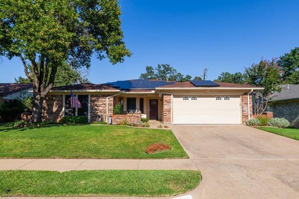 3036 Bluebonnet Lane, Bedford, TX 76021