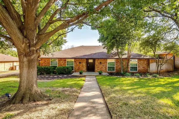 2608 High Oak Drive, Arlington, TX 76012