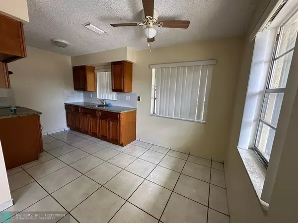 Coral Springs, FL 33065,4360 Riverside Dr  #4