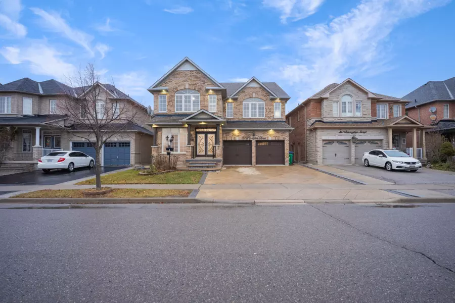 32 Riverglen ST, Brampton, ON L6P 2N4