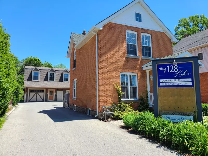 128 Lake ST #2, St. Catharines, ON L2R 5Y1