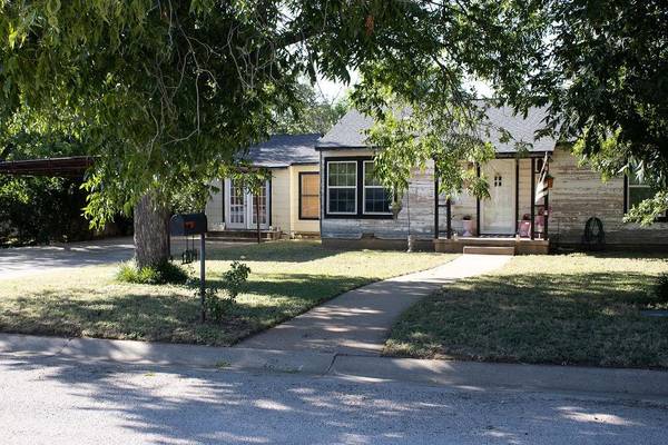 1204 W Wheeler Street, Breckenridge, TX 76424