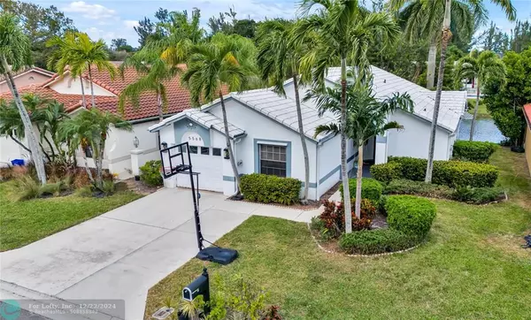 5568 American Cir, Delray Beach, FL 33484