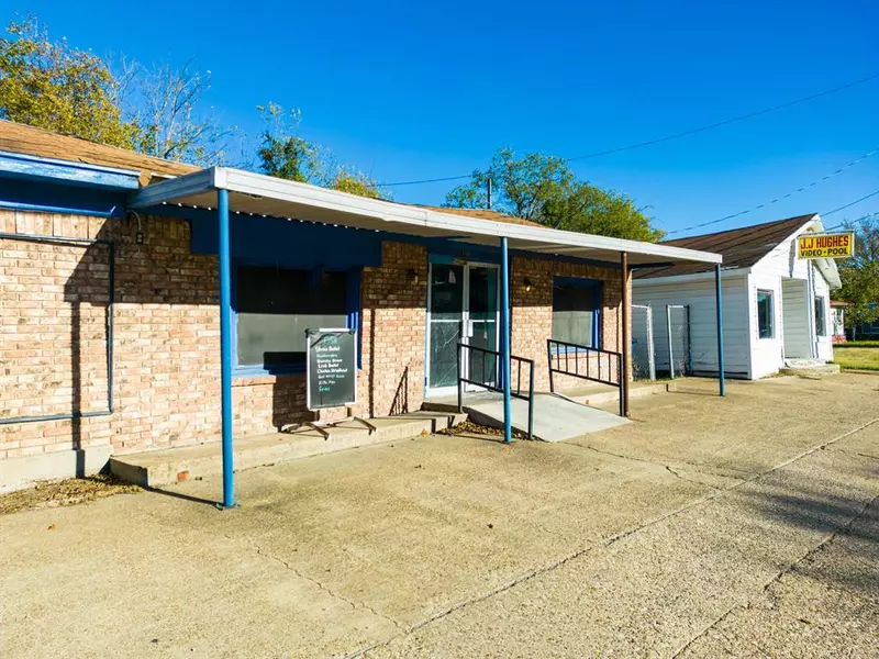 1108 N Kaufman Street N, Ennis, TX 75119