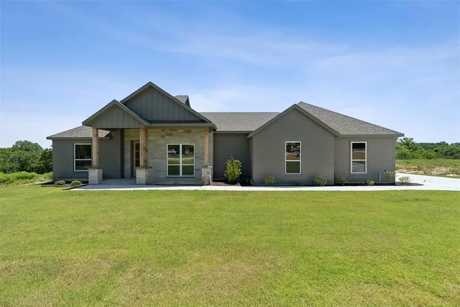 9016 Valley Oak Court, Springtown, TX 76082