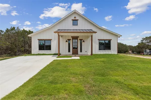 2601 Creekview Drive,  Granbury,  TX 76048