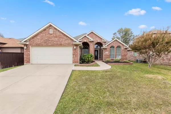 10405 Bear Creek Trail,  Fort Worth,  TX 76244