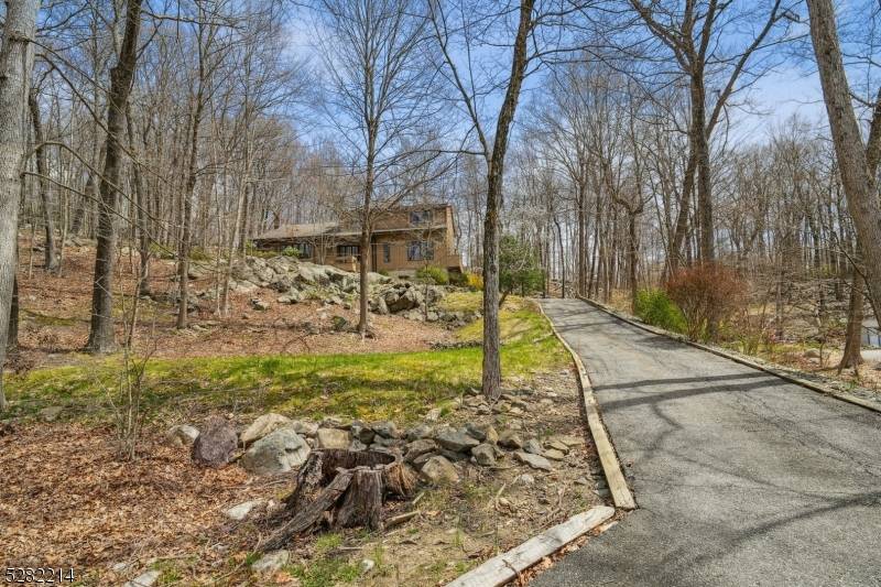 8 Shore Drive Ter, Kinnelon Boro, NJ 07405