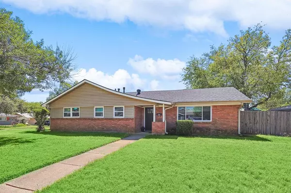 Hurst, TX 76053,401 Vicki Place