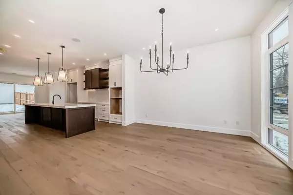 Calgary, AB T2T 1V8,1613 32 AVE SW