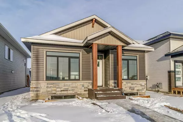 7 Ian WAY, Sylvan Lake, AB T4S 0W5