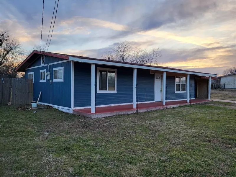 623 W Mesquite Street, Jacksboro, TX 76458