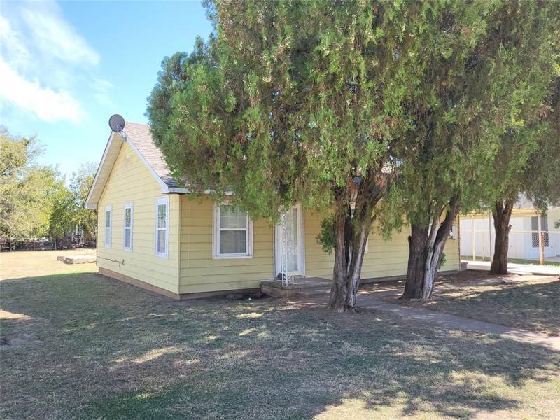 416 N Knox Street, Jacksboro, TX 76458