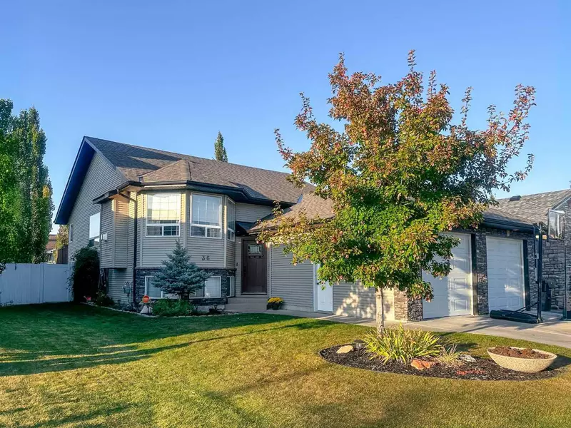 36 Van Dorp ST, Red Deer, AB T4R 0G3