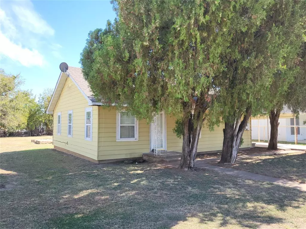 Jacksboro, TX 76458,416 N Knox Street