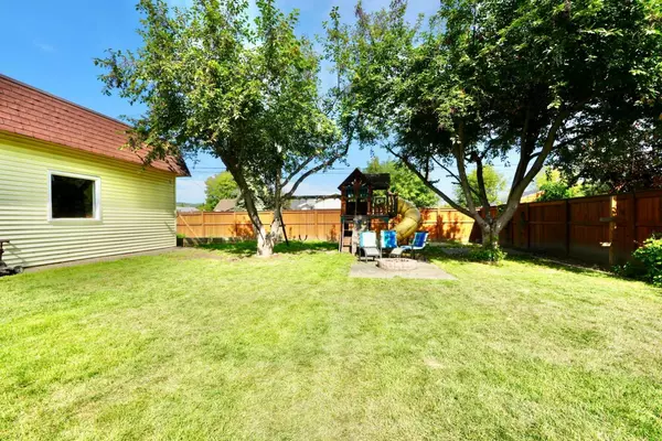 Peace River, AB T8S1G3,9712 85 AVE