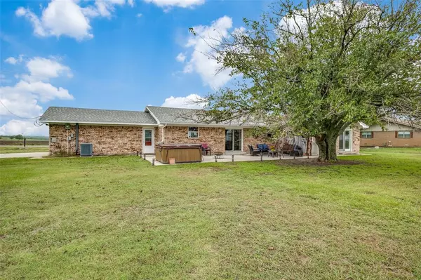 Muenster, TX 76252,3396 County Road 302