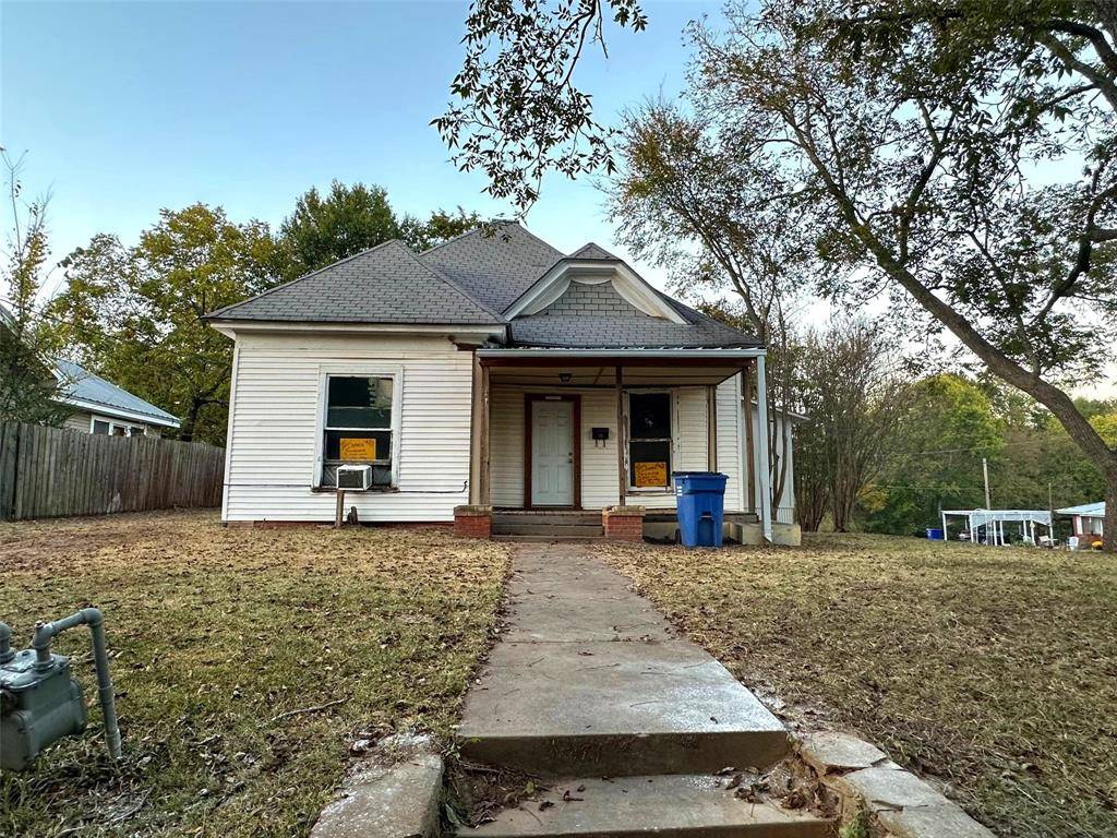 Grand Saline, TX 75140,219 E Jordan Street