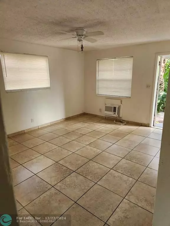 Hollywood, FL 33024,7371 NW 37th St  #3