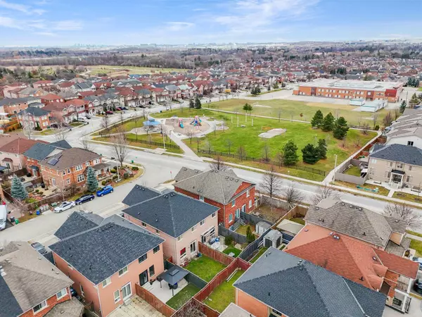 Brampton, ON L6Y 5M3,46 Clementine DR