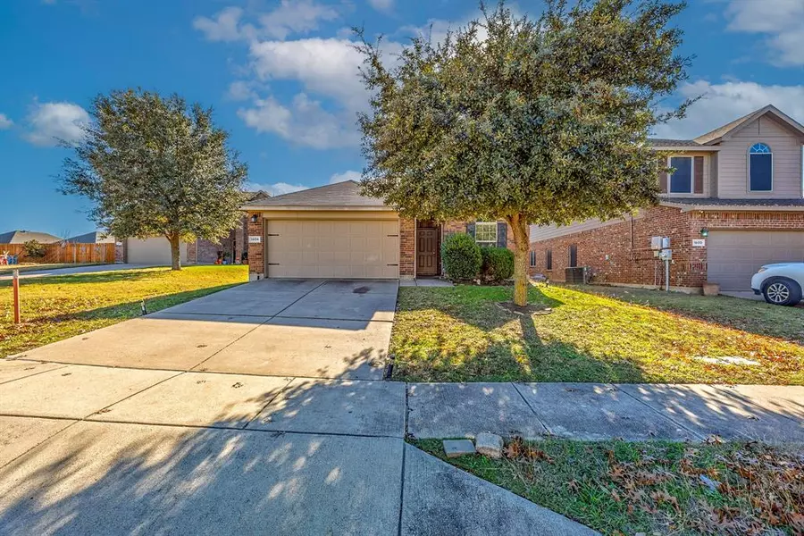 1604 Queens Brook Court, Fort Worth, TX 76140