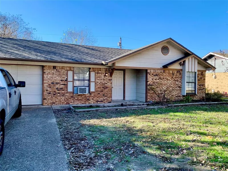 716 Southoak Drive, Athens, TX 75751