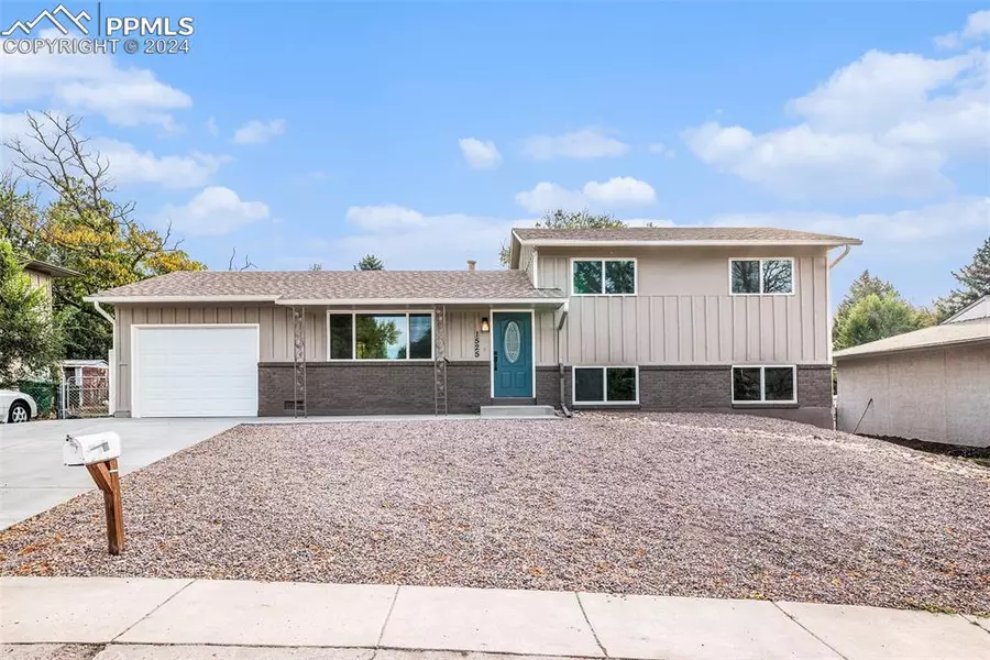 1525 Lyle DR, Colorado Springs, CO 80915