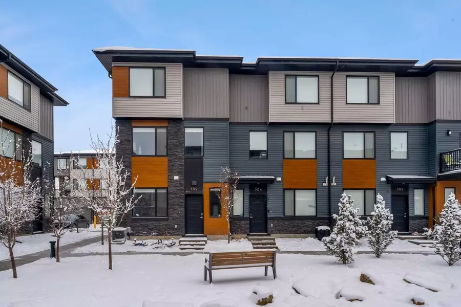 302 Corner Glen CIR NE, Calgary, AB T3N 2E1