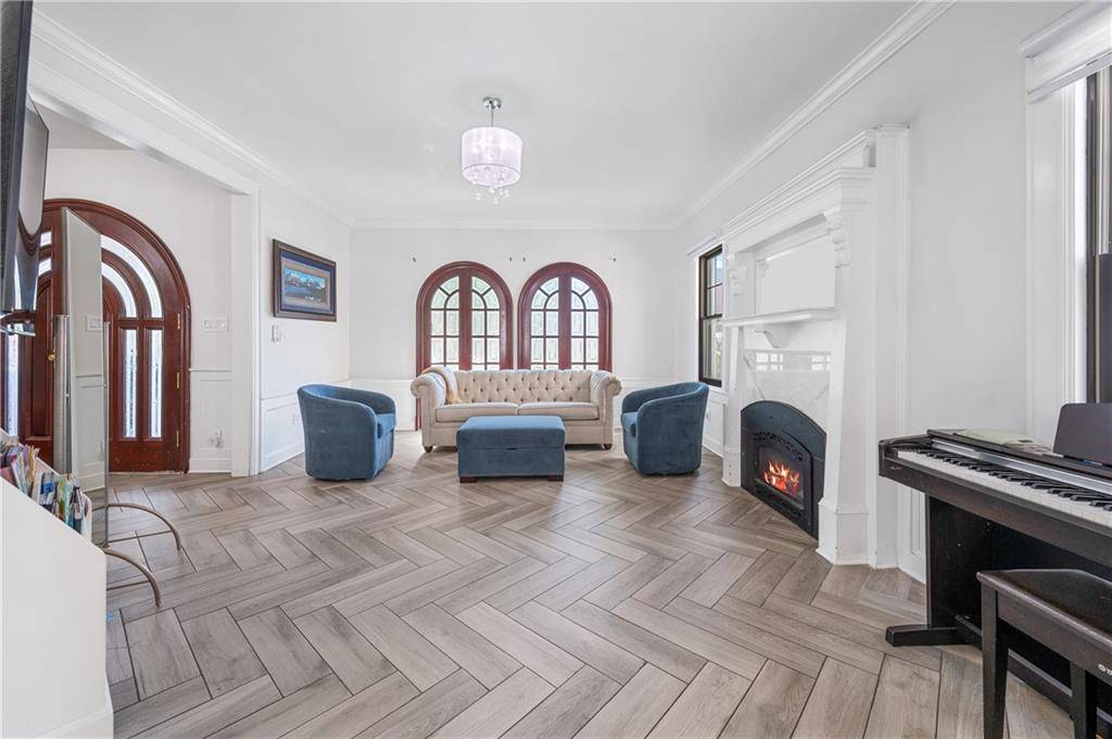 Brooklyn, NY 11228,284 Bay 10th ST