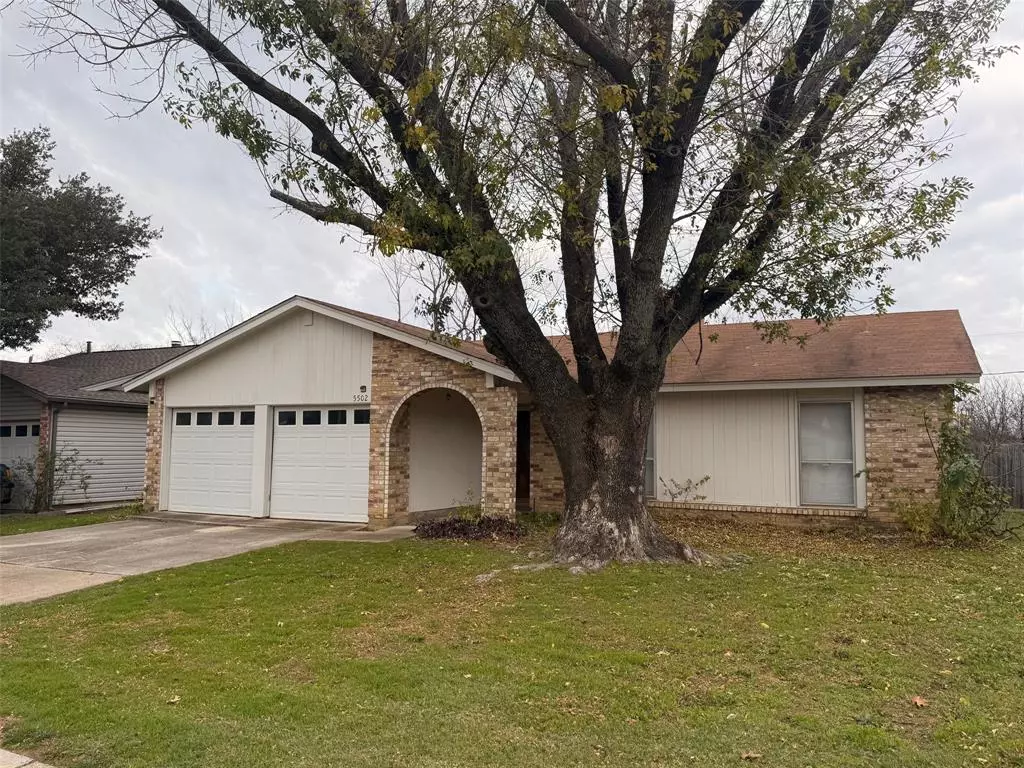 Arlington, TX 76018,5502 Heathercrest Drive