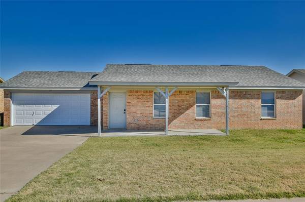 210 Dean Court, Granbury, TX 76049