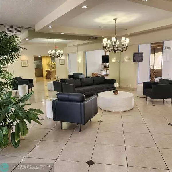 Sunny Isles Beach, FL 33160,17720 N Bay Rd  #11D