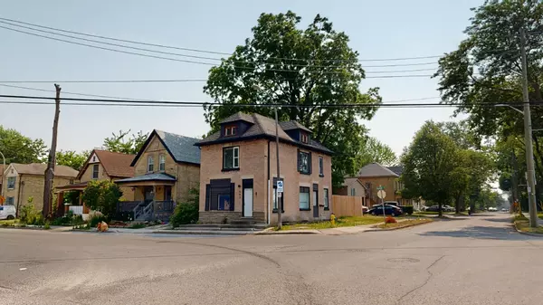 London, ON N5W 3Y9,553 Quebec ST