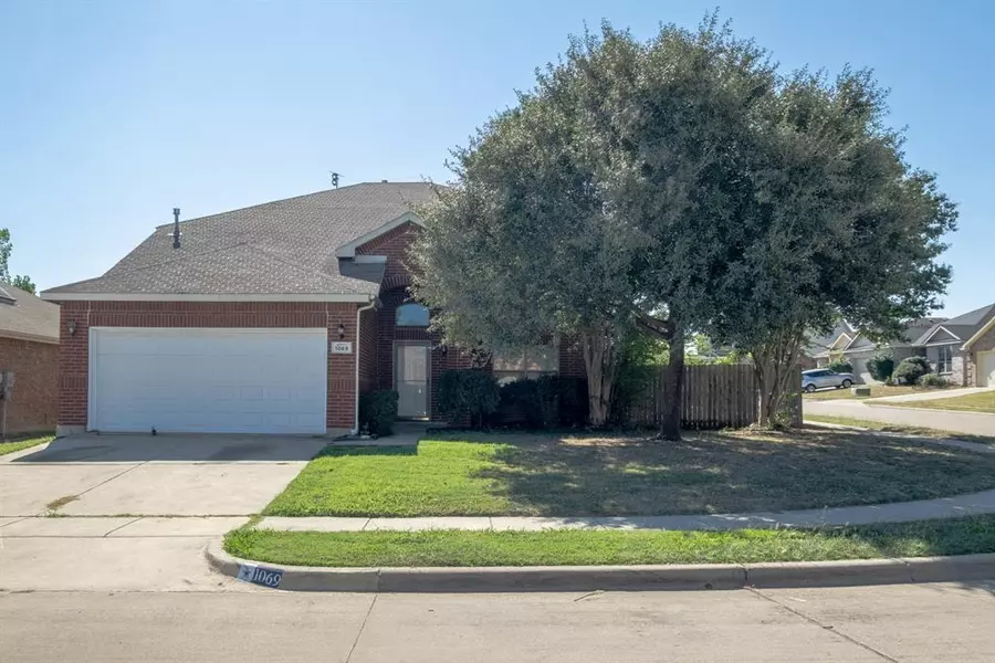 1069 Breeders Cup Drive, Fort Worth, TX 76179