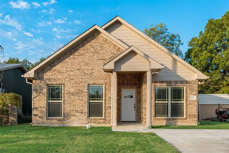 905 S Smith Street, Ennis, TX 75119